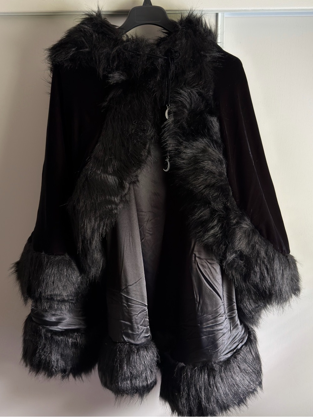 NWOT Killstar Black Velvet and Faux Fur Cape